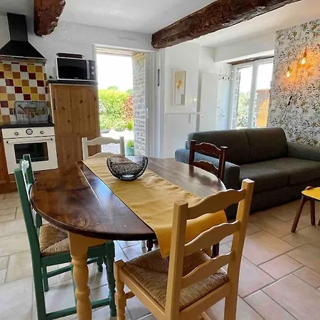 Maison En Pierre A La Campagne Pres De Champrepus Дом отдыха *